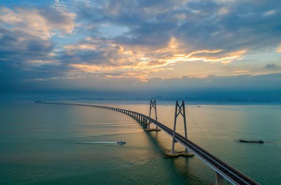 the zhuhai section of the hong kong-zhuhai-macao bridge in