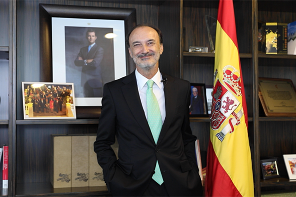 Spanish CG in GZ delivers speech on Spanish National Day