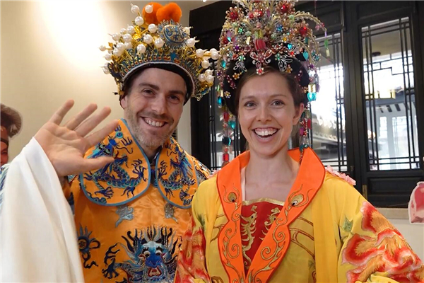 Video | Foreign experts share their first experience of Cantonese Opera