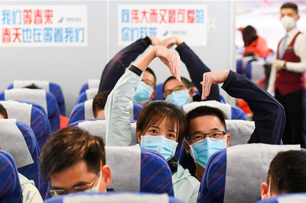 Medics from Guangdong Province leave Wuhan