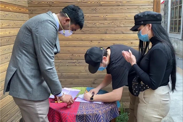 Video | We are together! Foreigners warmheartedly support Foshan