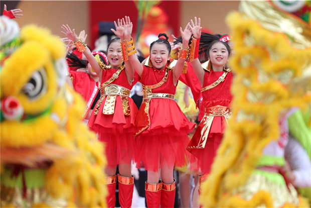 Folk culture parade climaxed the 9th Yuexiu Temple Fair