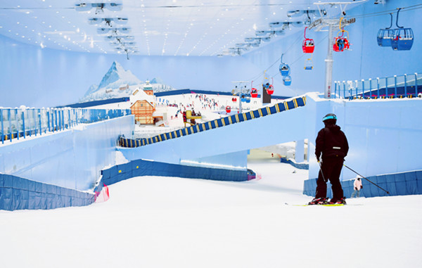 Travel along the Guangzhou-Qing yuan intercity railway, you can also ski here!