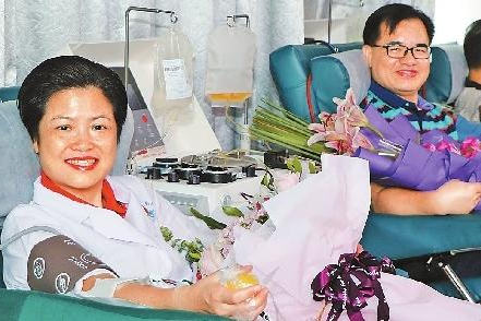 Shenzhen couple donates blood 200 times in 13 years