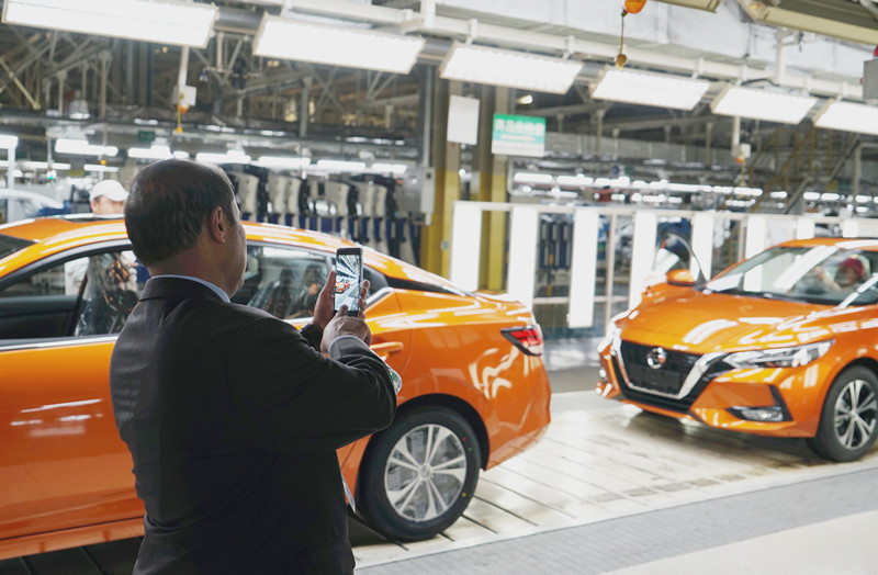 Officials of Consulates in Guangzhou visit Huadu District