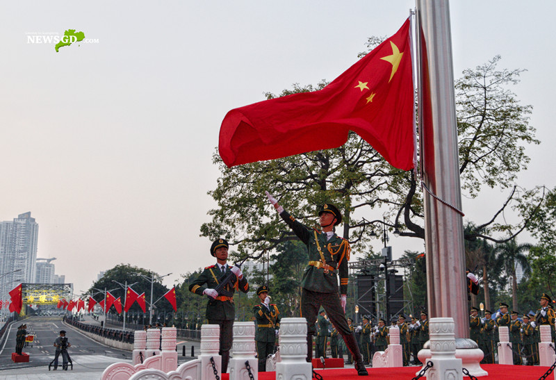Guangdong held flag-raising ceremony in Guangzhou's Haizhu Square on October 1st to celebrate the 70th anniversary of the founding of the People's Republic of China.(Photo: Dong Tianjian)