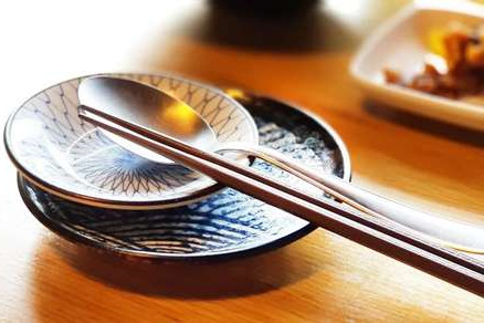 China’s first local standard for using public spoons and chopsticks unveiled