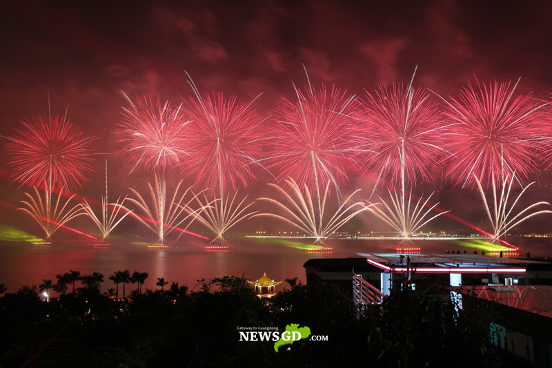 Firework shows held in Zhuhai, October 1st, 2019. (Photo:Guan Mingrong)
