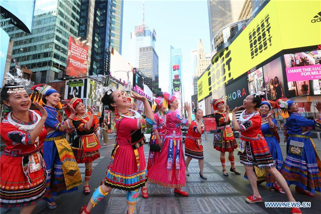 Chinese folk song performed at Times Square of New York