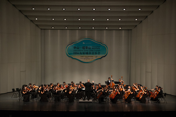 In March 2016, ZPAFFC held the Zhongshan-Honolulu International Sister Cities Concert in Zhongshan Culture and Art Center. Symphony Orchestra from Punahou School and Zhongshan Philharmonic Youth Symphony Orchestra brought Zhongshan citizens a wonderful performance.