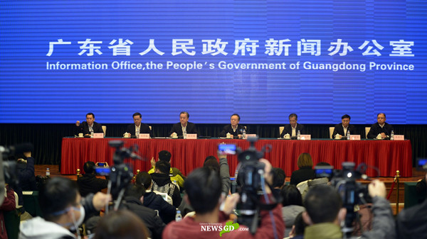 Guangdong officials held a press conference on the province’s fight against the new coronavirus-related pneumonia (2019-nCoV) in Guangzhou today. (Photo: Nian Qing)