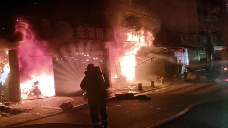 潮州一门店凌晨起火，4 人成功脱险，只因它们！