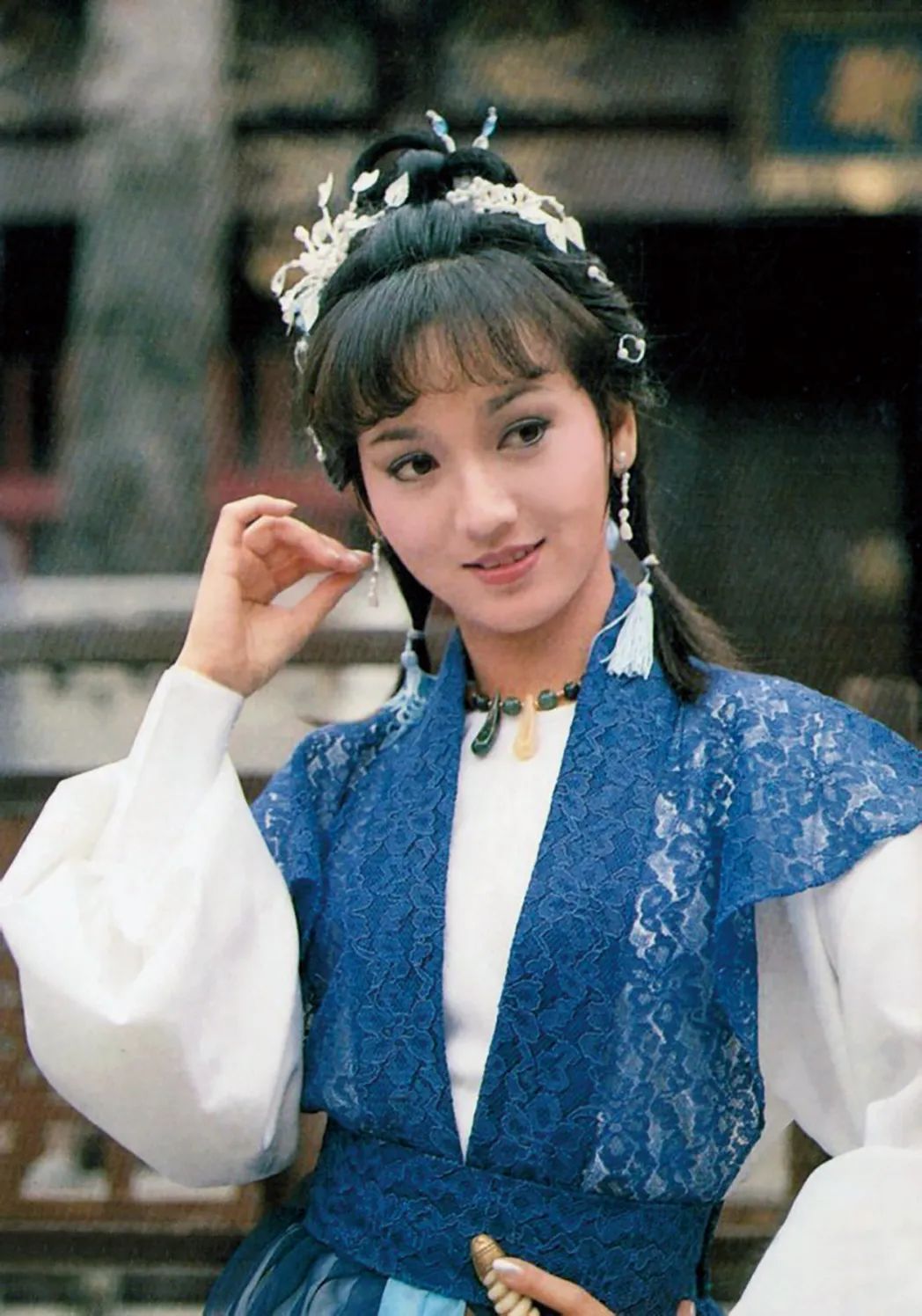1982年，赵雅芝主演电视剧《福星高照》。1973年，她参加香港小姐竞选，获得第四名