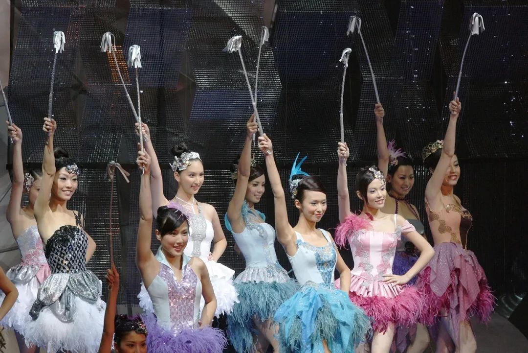2007年，候选佳丽在香港小姐竞选决赛中表演