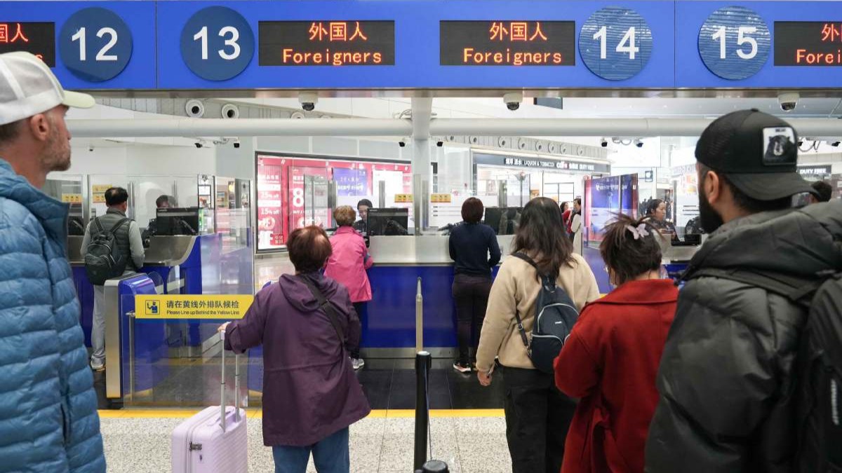 Baiyun Airport sees 140,000 visits in first three days of Spring Festival travel rush