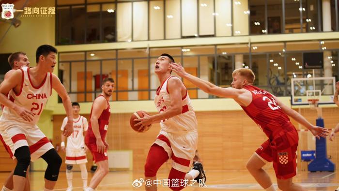 中国男篮海外拉练。图片来源：中国篮球之队官方微博