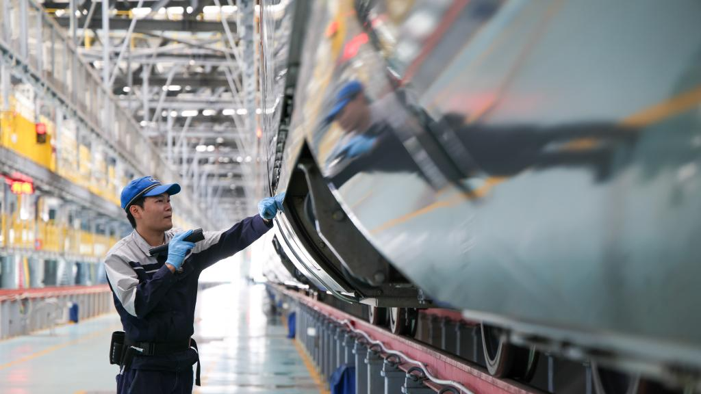 Intelligent technology used for maintenance of high-speed trains during Spring Festival travel rush