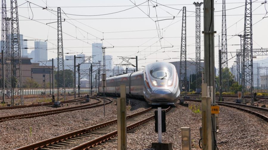 Technology & Life | Explore high-speed train depot in S China's Shenzhen