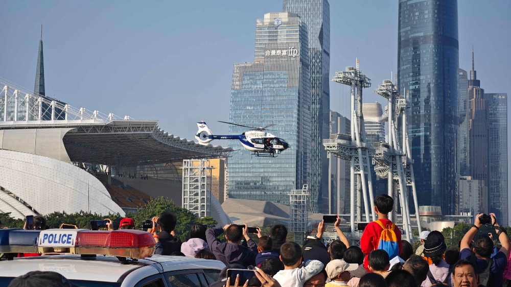 “占领”广州塔！珠江边全是警察“蜀黍”的“小跟班”