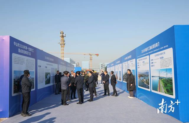 来自各镇街的新产业项目也在本次推进会中亮相。 南方+ 叶志文 拍摄 来自各镇街的新产业项目也在本次推进会中亮相。 南方+ 叶志文 拍摄