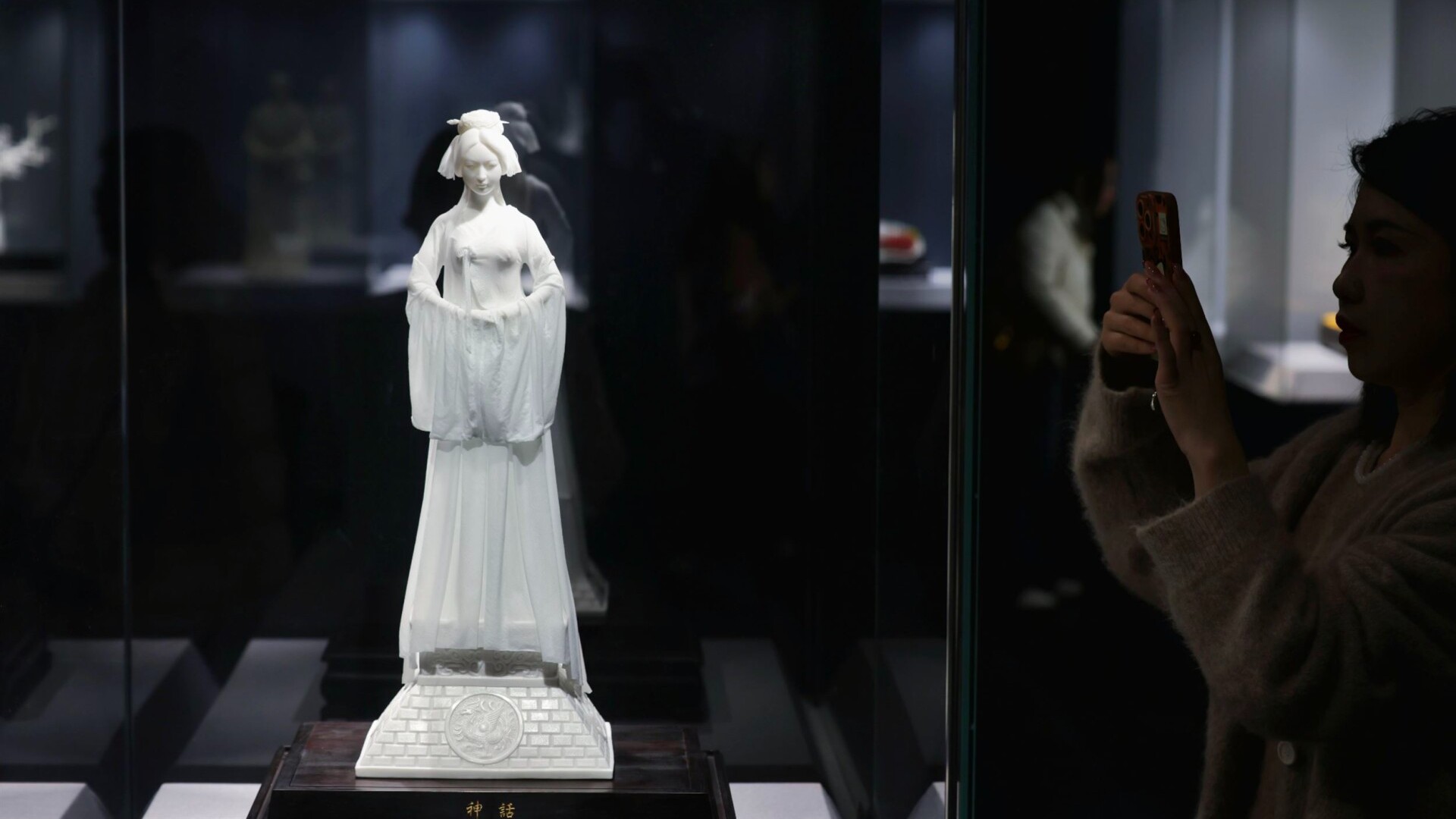 Guangzhou exhibition showcases 'Princess Yushu', centuries of porcelain tradition