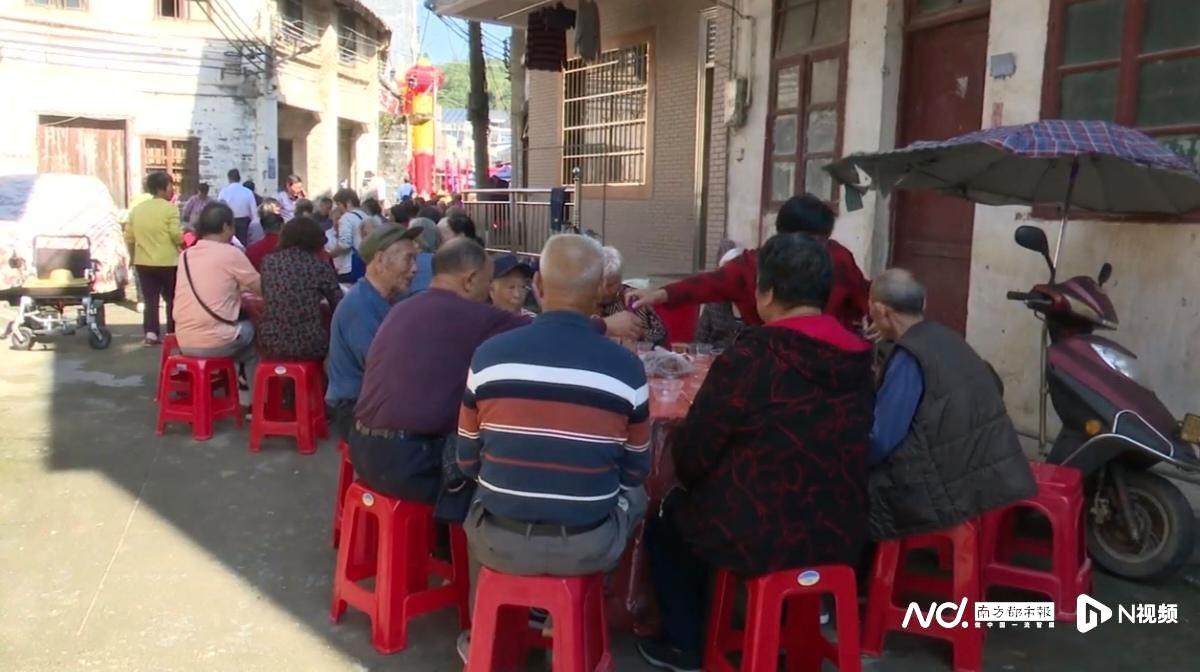 清远阳山县岭背镇“份子钱不过百”的约定从上世纪80年代延续至今。受访者供图