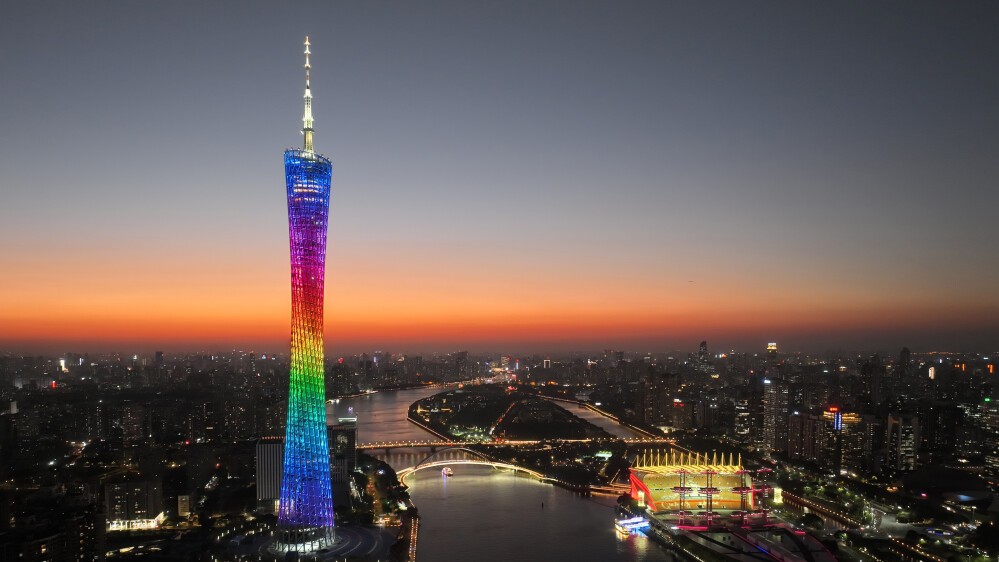 Guangzhou graces with a breathtaking sunset in late October