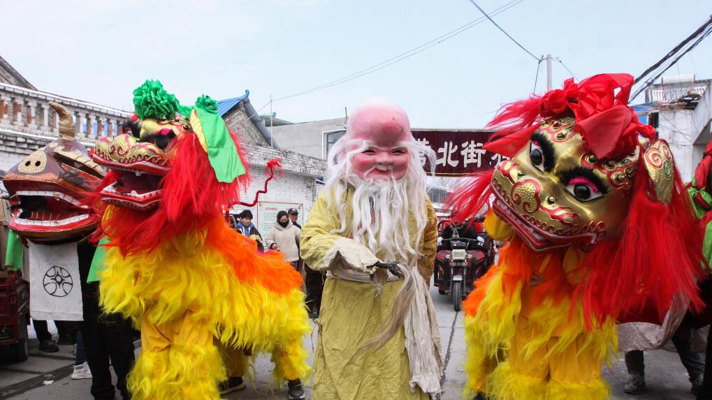 People celebrate upcoming Lantern Festival in China