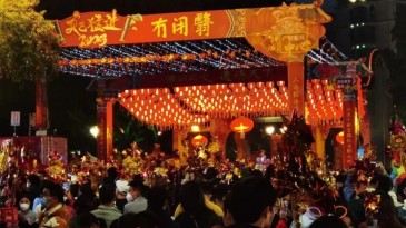 Authentic Ways for Crossing Tongji Bridge During Lantern Festival in Foshan