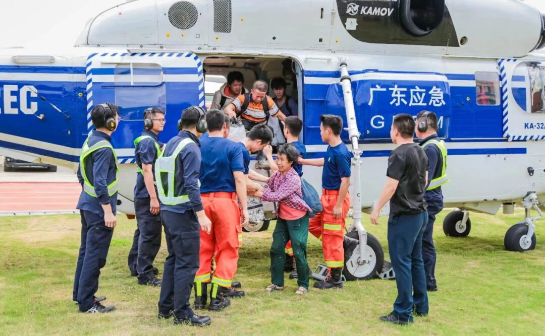 省应急管理厅开启航空救援通道驰援江湾镇。
