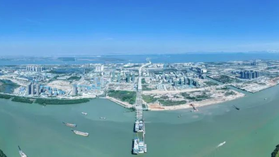 万吨级海巡船值守琼州海峡 为水上春运加上“安全弦”