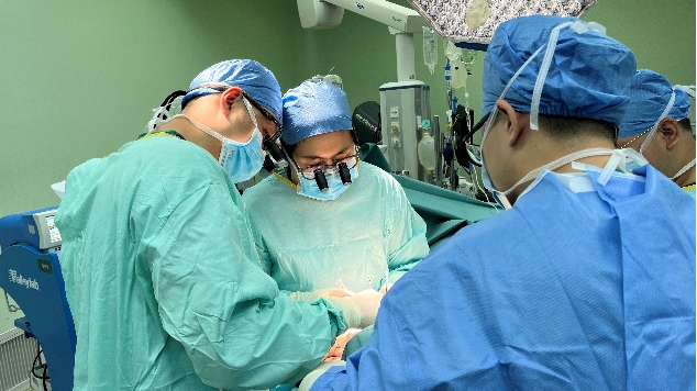 Doctors reconstruct patient's breast with fat from belly