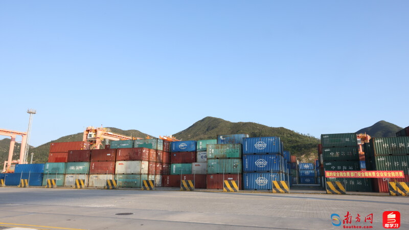 珠海国际货柜码头 张琪达摄