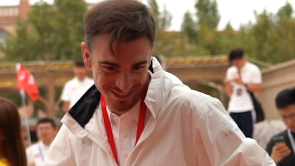 You gotta feel it to believe it! Spanish coach gives Xinjiang dance a go