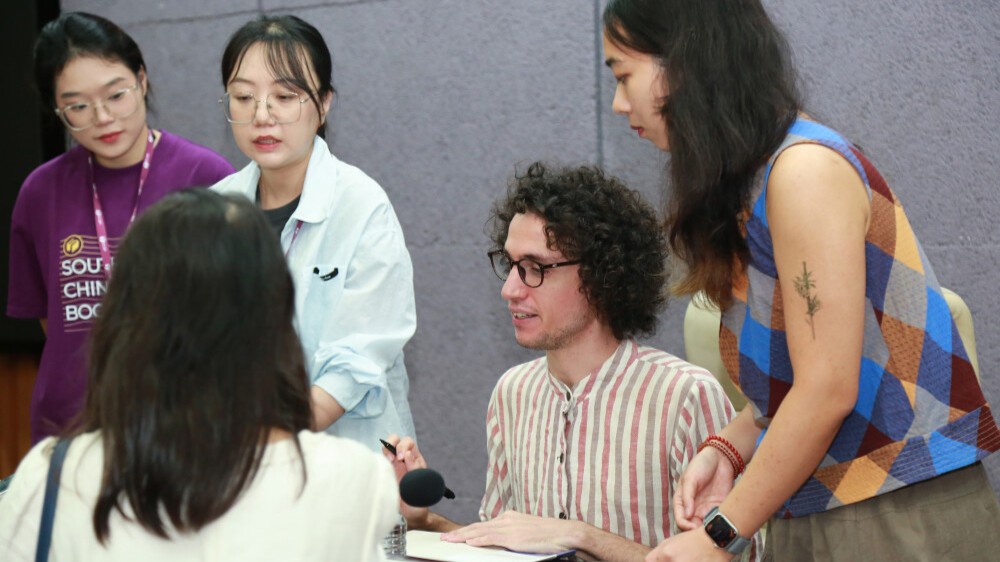 “You can call it ‘Laowai (expat) literature,’ but what I really write about is people": interview with Alessandro Ceschi