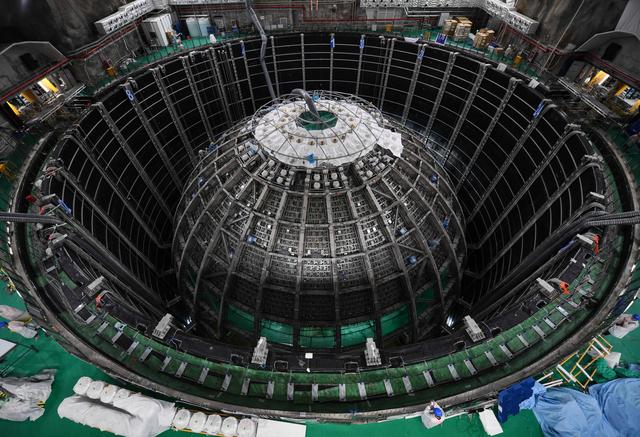 　　位于地下700米的江门中微子实验探测器项目预计2024年建成运行，届时将成为国际中微子研究的中心之一。（图源：新华社）