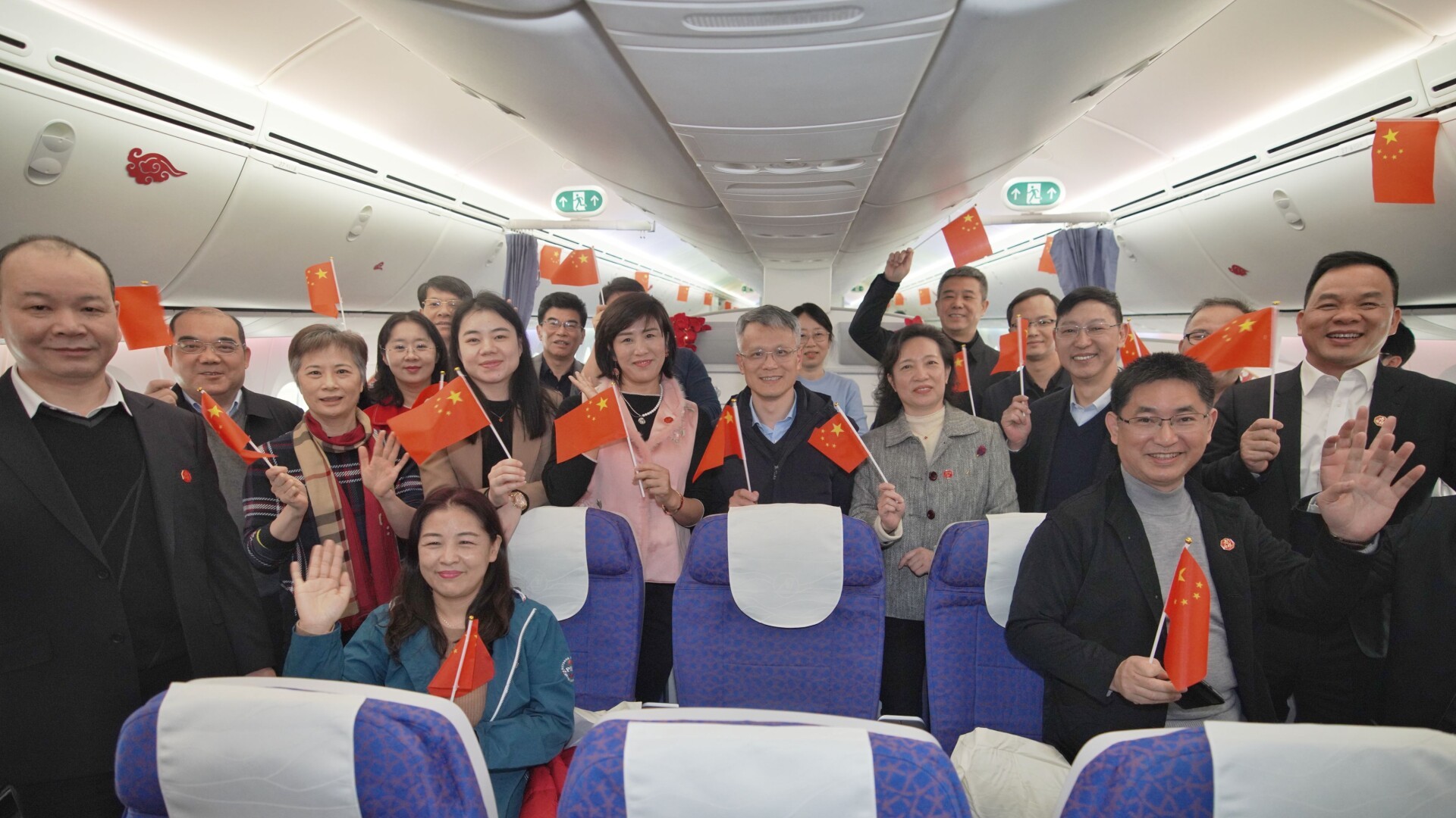 CPPCC members in Guangdong depart for Beijing