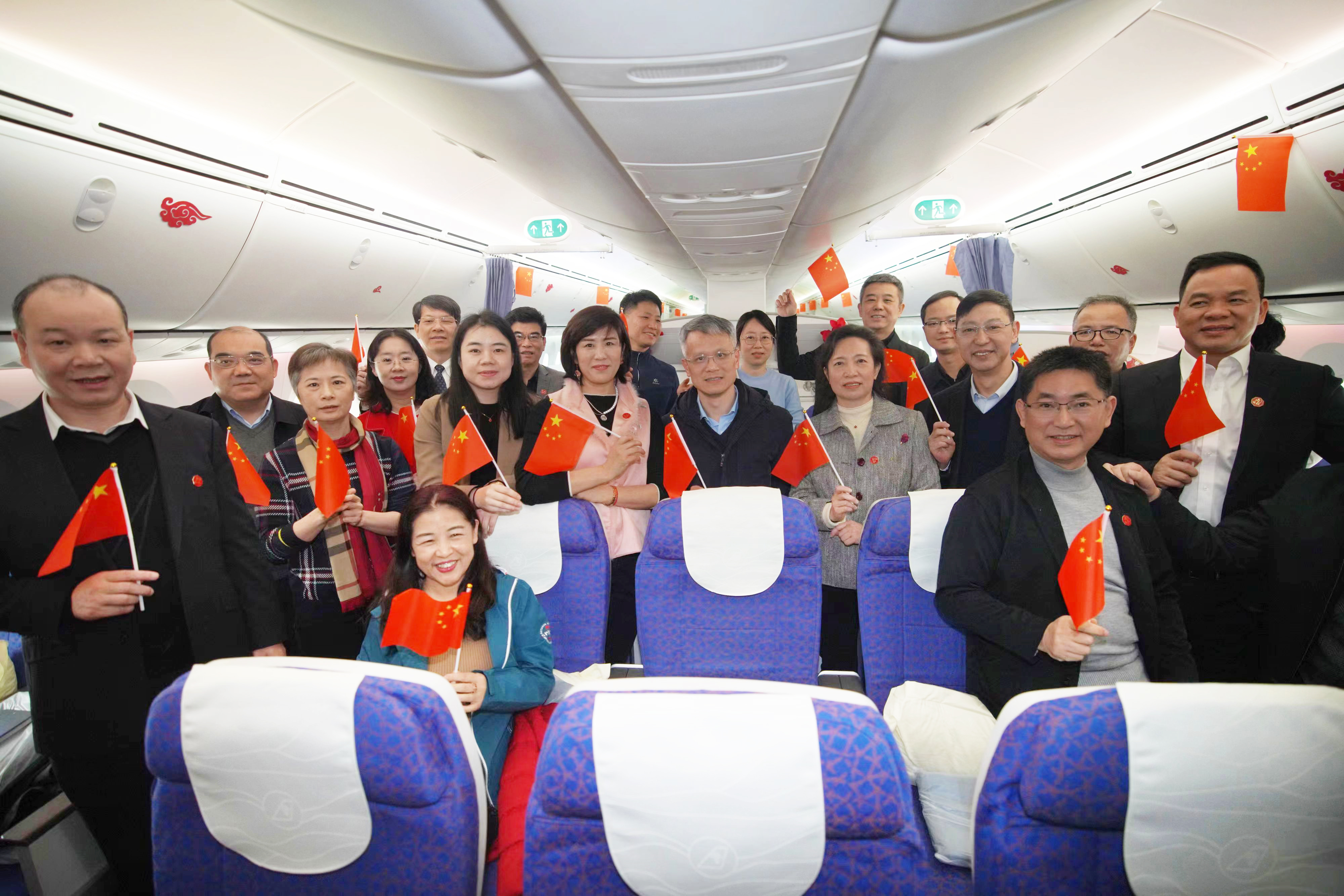 46名住粤全国政协委员集中赴京。通讯员供图