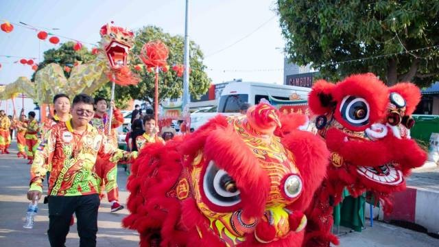 大年初一，一起看看广东旅外乡亲的春节故事