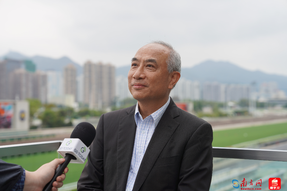 香港赛马会两地马房营运及马主服务部主管郑奇龙
