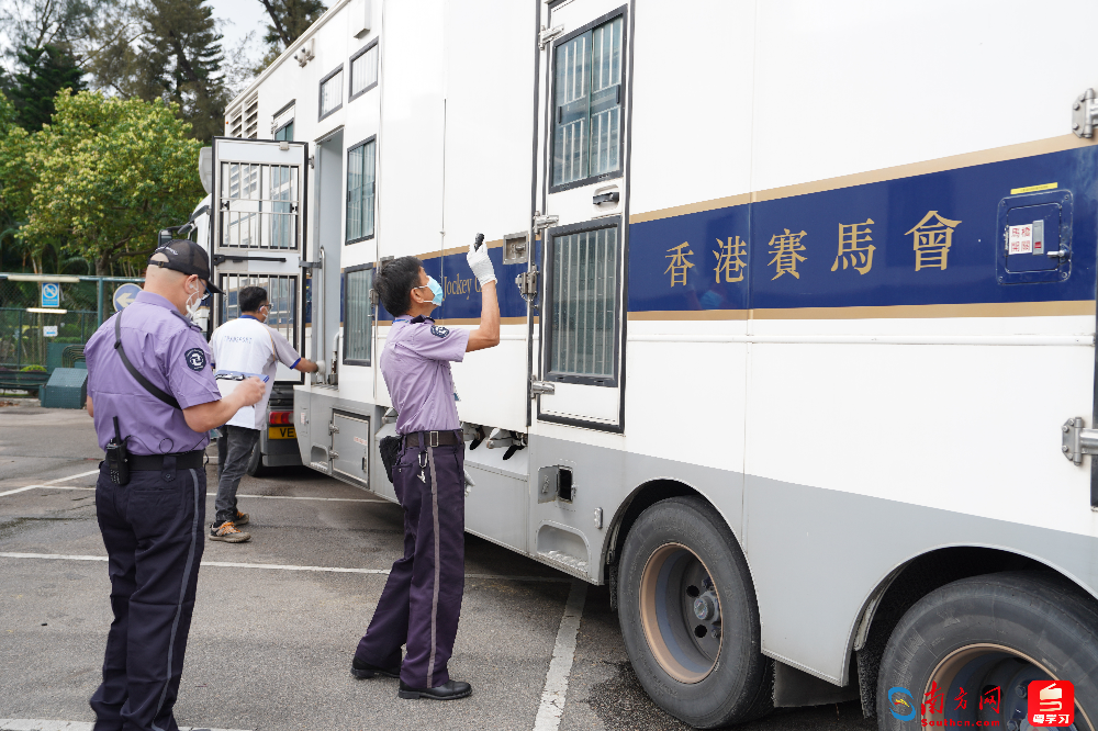 出发前，无论马匹、工作人员还是车辆，都需要进行仔细检查，例如车底、夹缝，确保没有任何未被允许的物品。