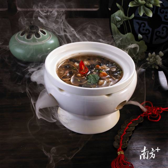 除了传统老菜脯，尚美香不断创新产品，推出系列老菜脯菜品。