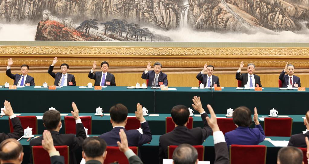 　　10月15日，中国共产党第二十次全国代表大会主席团在北京人民大会堂举行第一次会议。习近平同志出席会议并作重要讲话。新华社记者 黄敬文 摄