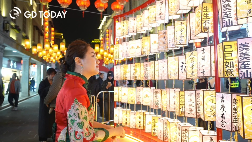 Unlock the enchanting magic of lanterns at Shantou Small Park!