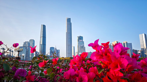 广东举办“奋斗的足迹”主题宣讲报告会 用奋斗书写高质量发展新篇章