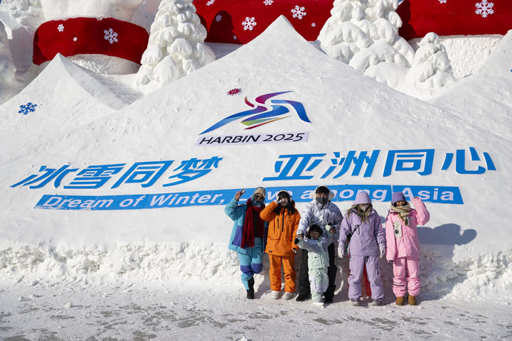 2025年1月16日，游客在亚布力滑雪旅游度假区游玩。新华社记者 谢剑飞 摄