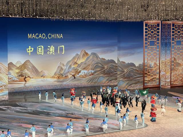 中国澳门代表团进场。