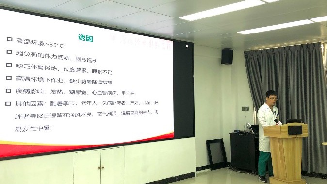 南方公益｜户外中暑别慌神，散热降温补水分！