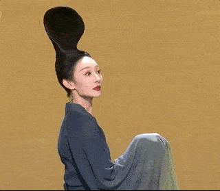 《只此青绿》原创舞蹈动作“青绿腰”。