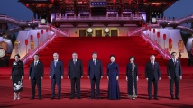 习近平和彭丽媛为出席中国-中亚峰会的中亚国家元首夫妇举行欢迎仪式和欢迎宴会并共同观看演出 习近平和彭丽媛为出席中国-中亚峰会的中亚国家元首夫妇举行欢迎仪式和欢迎宴会并共同观看演出